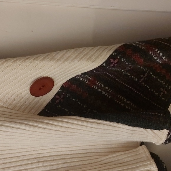 Cut Wool Designs Poncho Top/ Wool/ Upcycled/ Mint Condition/ One Size Fits All - Picture 2 of 5